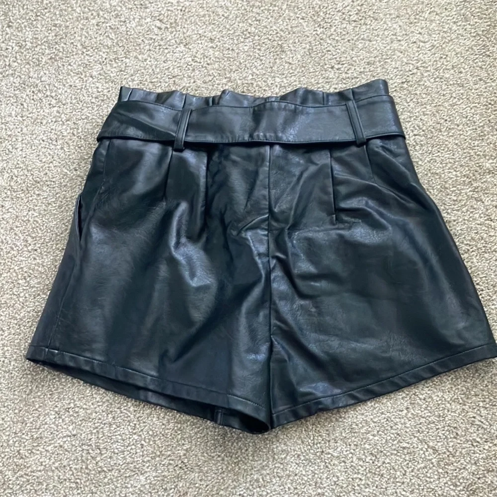 Etiquette‎ PV High Rise Belted Faux Leather Shorts Small NWT